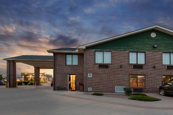 Super 8 by Wyndham Salina I-70 Main image